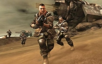 El humo, el polvo y los efectos de partículas son los mayores titulares del apartado tecnológico de Killzone 2. Son elementos en constante movimiento que dotan de vida al conjunto visual.